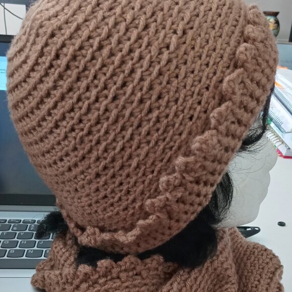 BEENIE & NECK SCARF - Picture 2 of 4